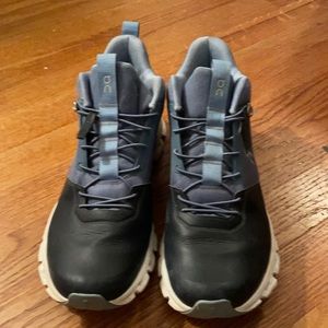 On- running tennis shoes